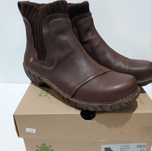 El Naturalista boots size 42